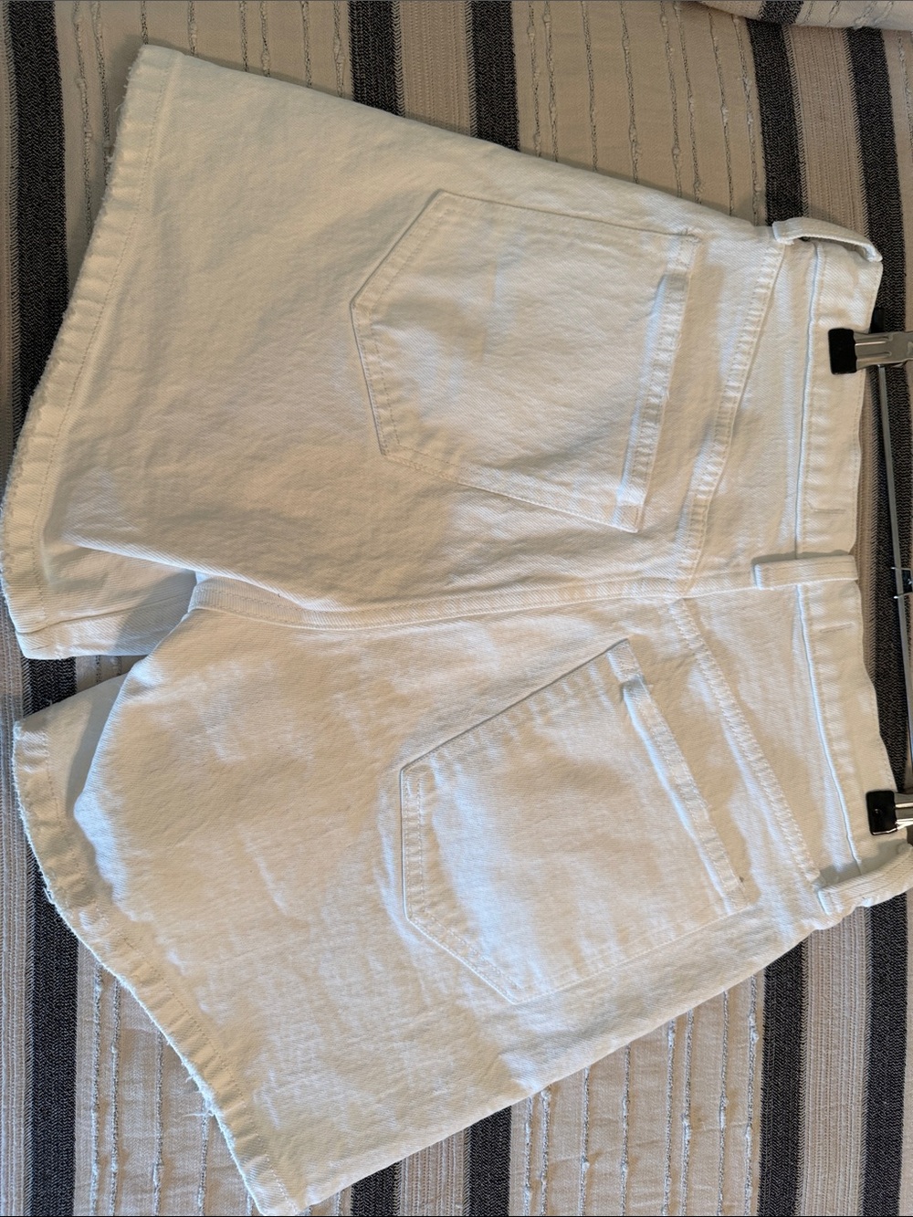 Abercrombie & Fitch Women’s White High-Rise Dad Shorts - Picture 4 of 5